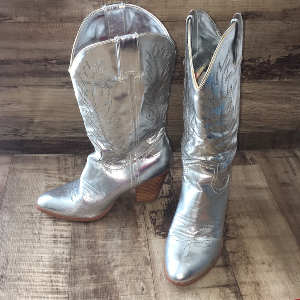 Miranda Lambert cowboy boots